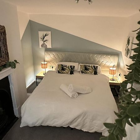 Town Centre Apartment With Hot Tub Cheltenham Exterior foto