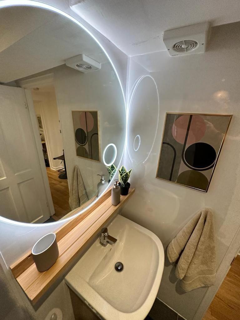 Town Centre Apartment With Hot Tub Cheltenham Exterior foto