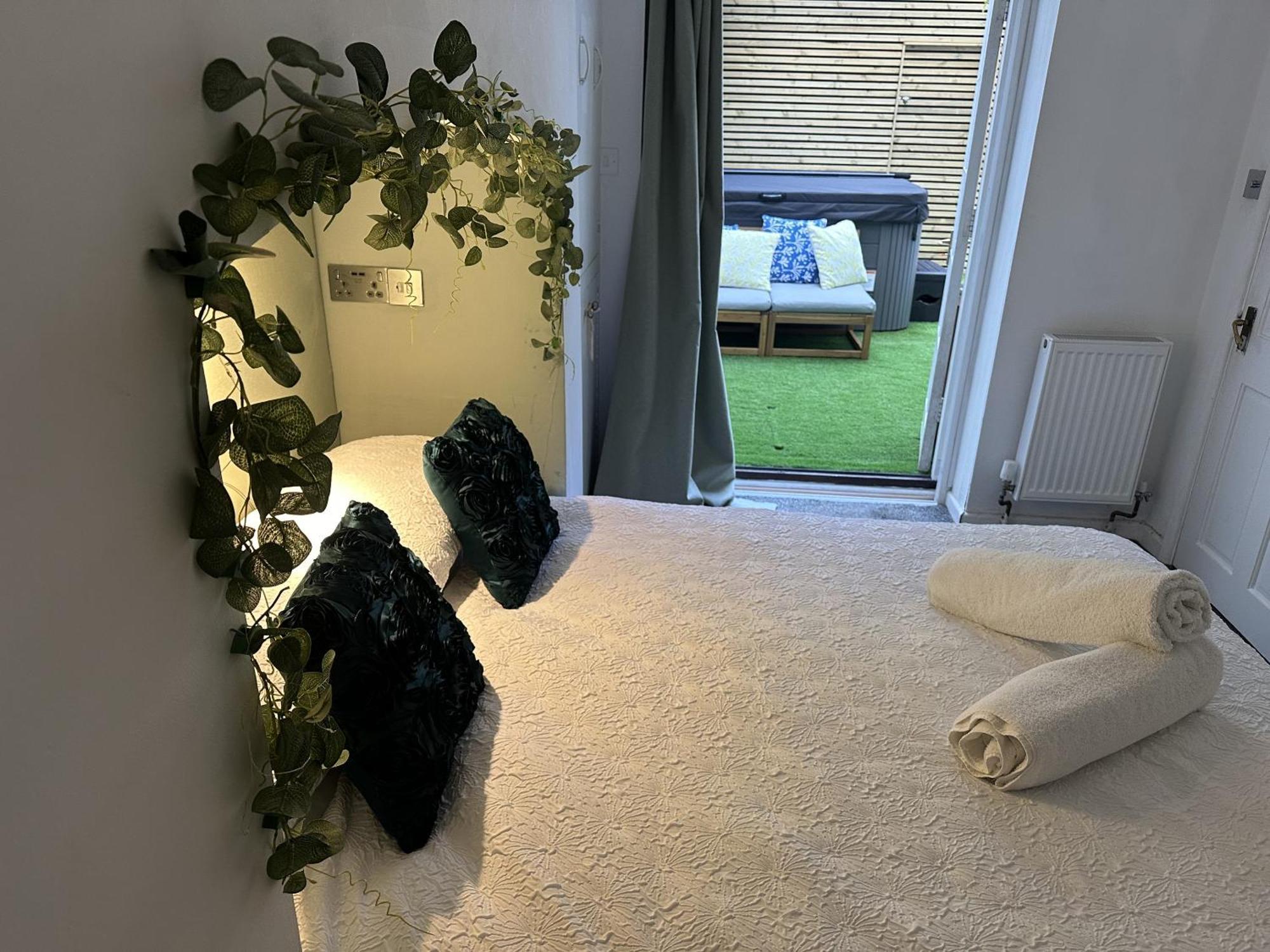 Town Centre Apartment With Hot Tub Cheltenham Exterior foto