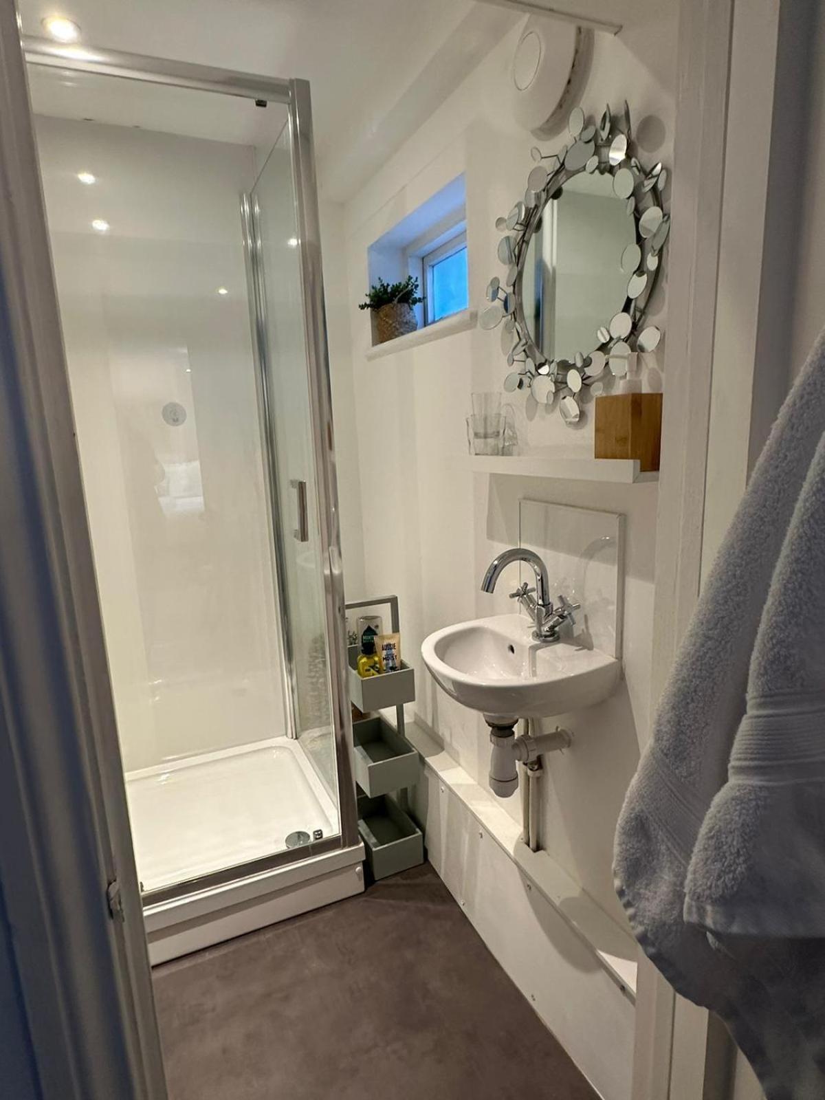 Town Centre Apartment With Hot Tub Cheltenham Exterior foto