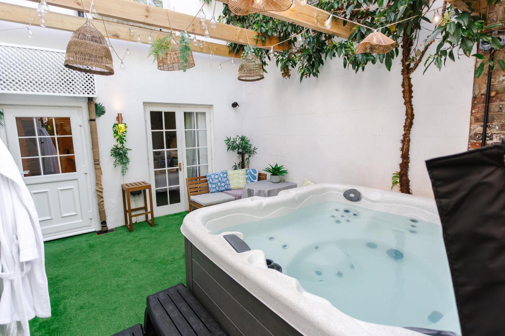 Town Centre Apartment With Hot Tub Cheltenham Exterior foto